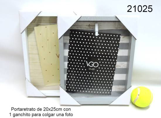 Imagen de PORTARETRATO CON GANCHITO PARA COLGAR FOTO 20X25 1.25